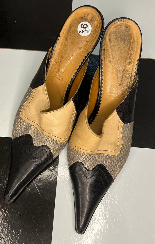 Vera Pelle Pointed Leather Heels