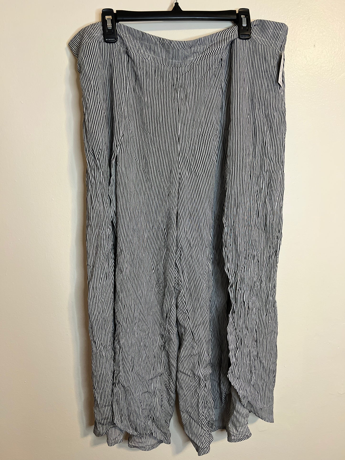 Maurice’s Black/White Striped Flowy Capri Pants With Slits