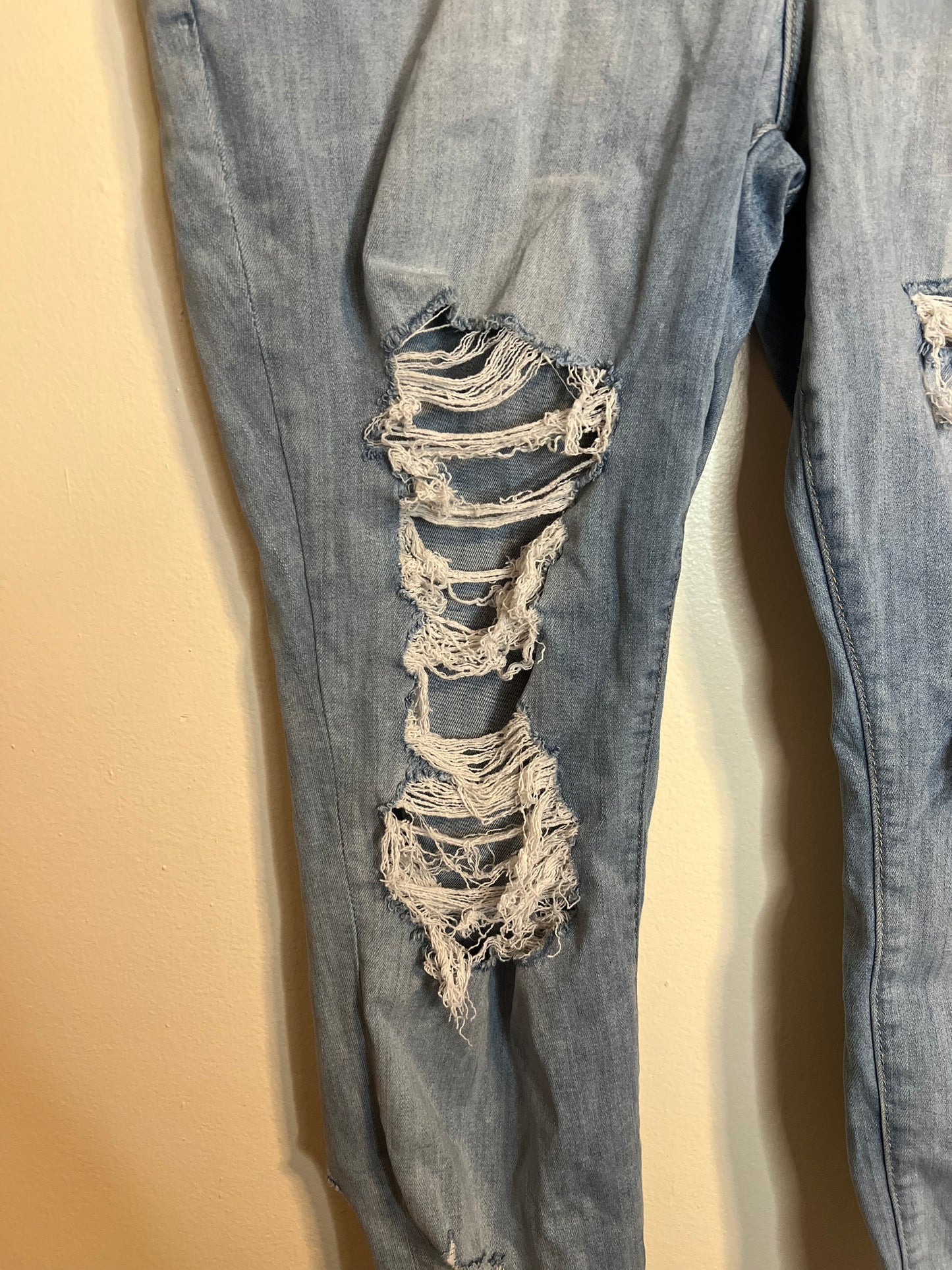American Eagle Light Wash Distressed Skinny Jean