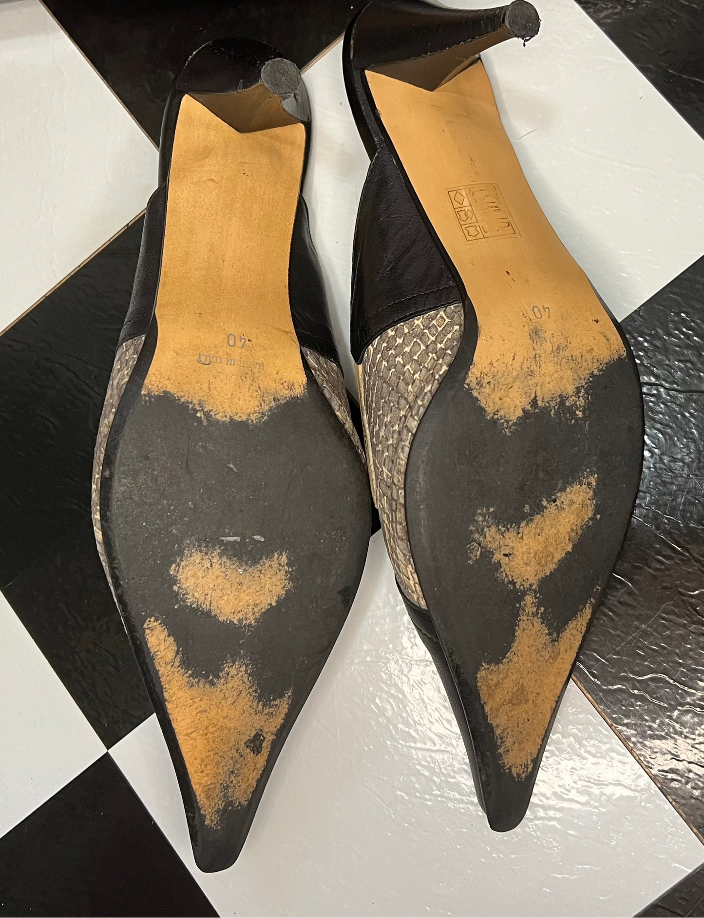 Vera Pelle Pointed Leather Heels