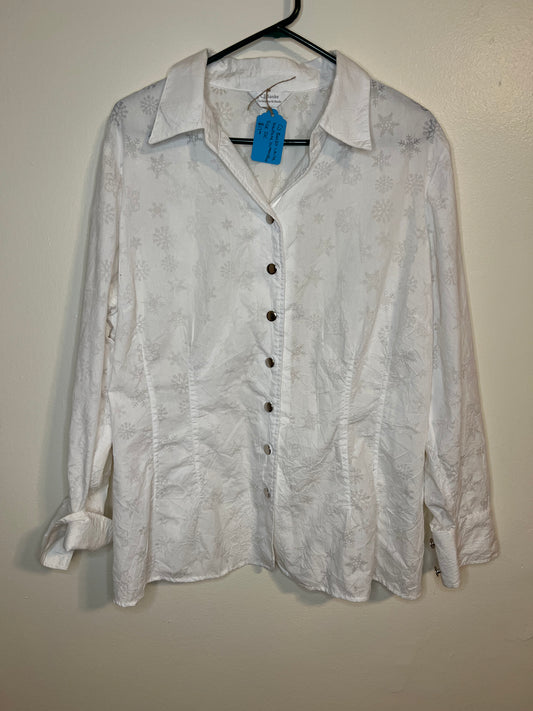 CJ& Banks White Snowflake Blouse