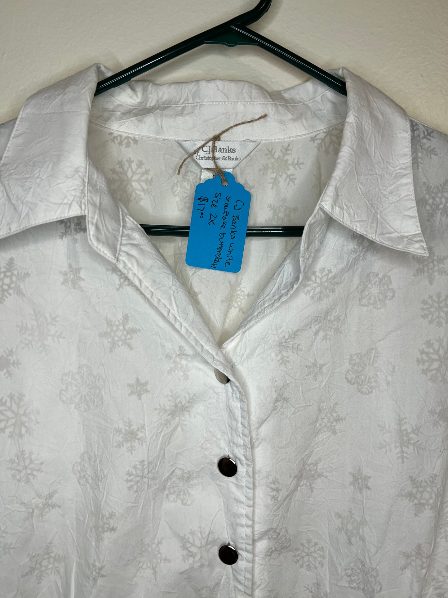 CJ& Banks White Snowflake Blouse